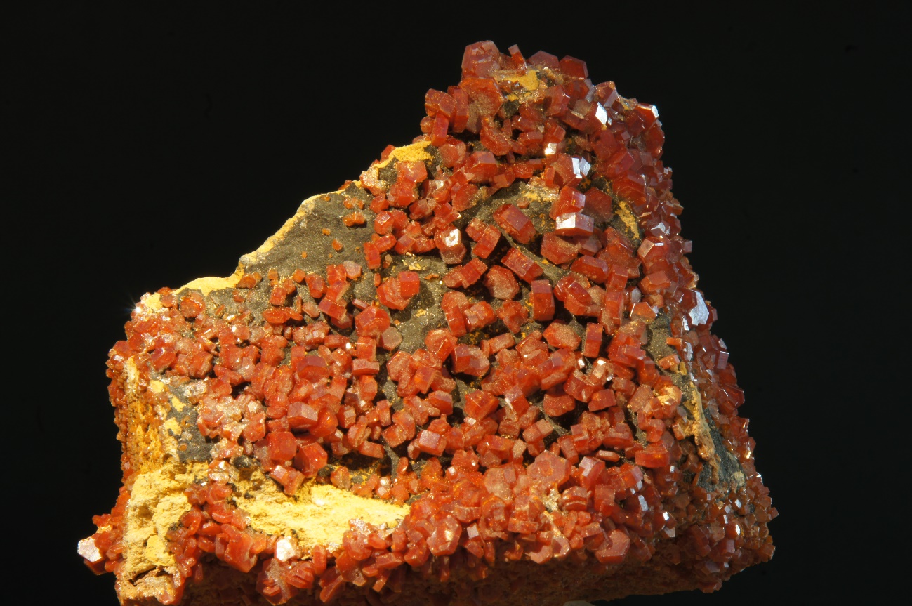 C:\Users\ELENA VINDEL\Desktop\Caja F33\VANADINITA.JPG