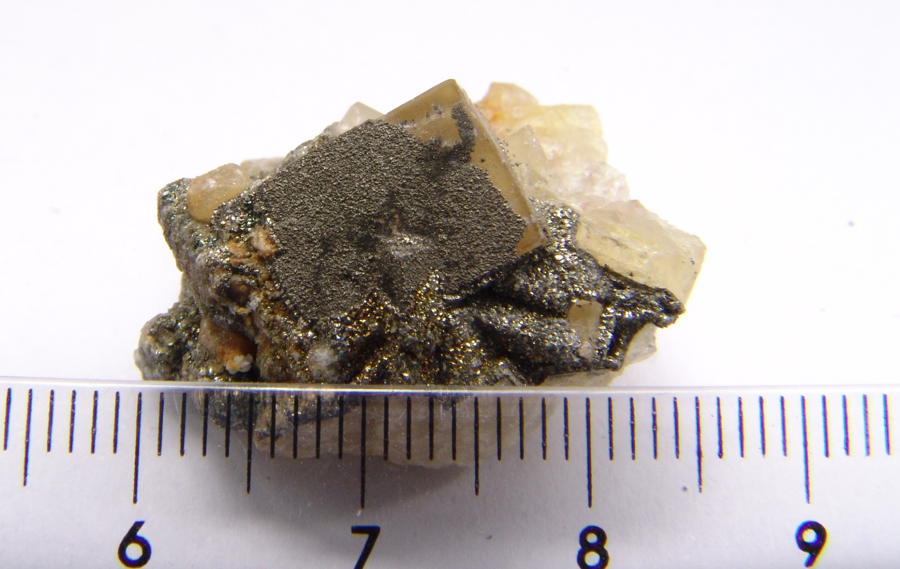 C:\Users\ELENA VINDEL\Documents\FLUORITAS\FOTOS TESIS DE VIRGI\minerales 421.JPG