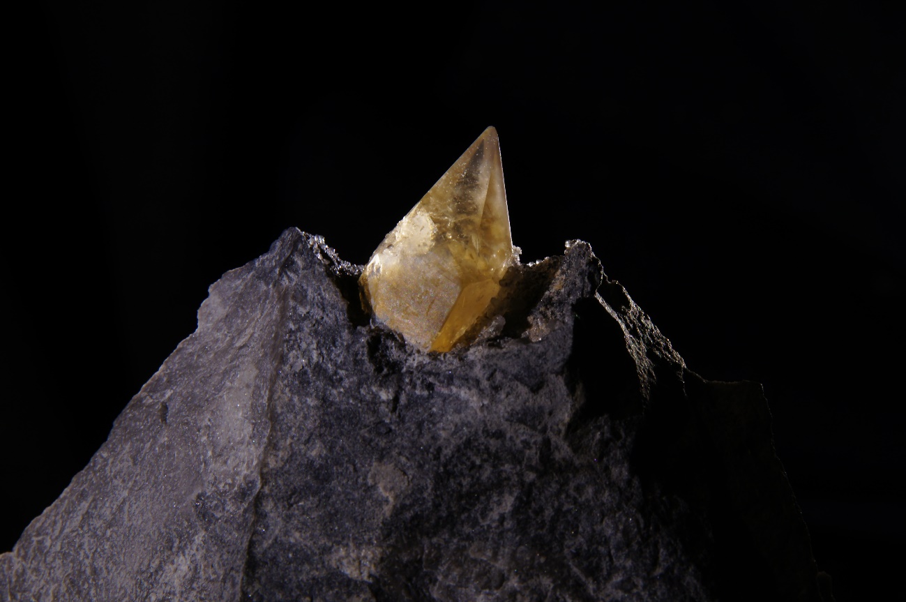 C:\Users\ELENA VINDEL\Documents\MINERALES CONCURSO ELEKTRA\12 Calcita.jpg.JPG