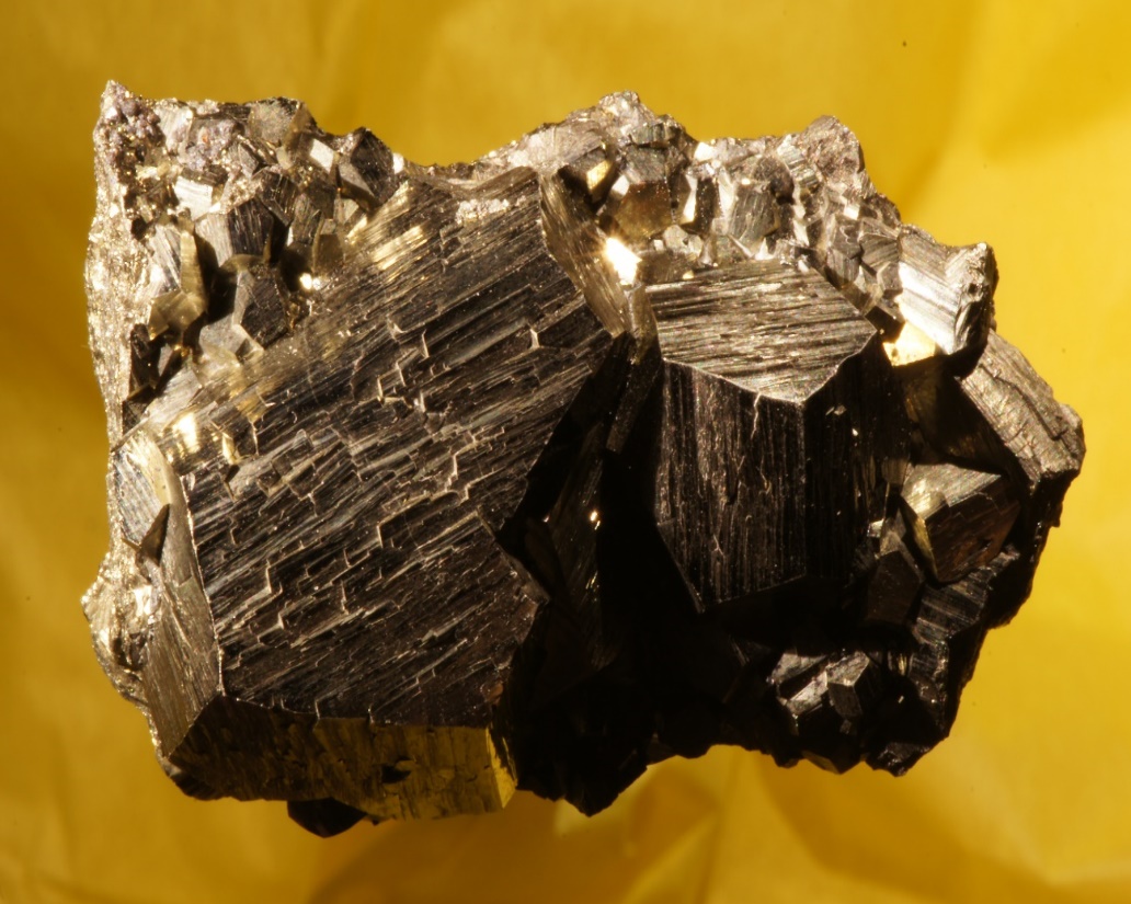 C:\Users\ELENA VINDEL\Documents\MINERALES CONCURSO ELEKTRA\50 Pirita.jpg.JPG