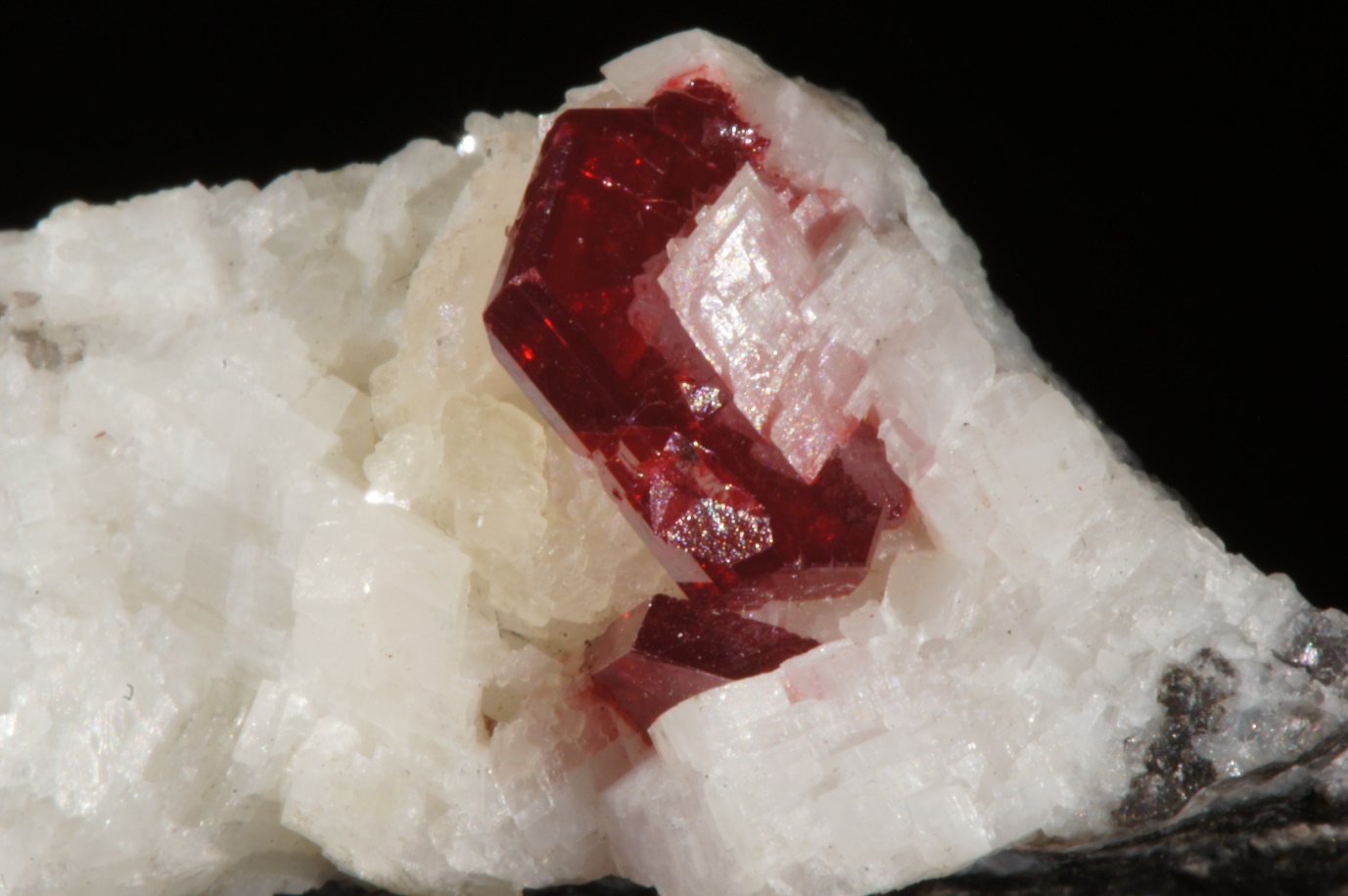 C:\Users\ELENA VINDEL\Documents\MINERALES CONCURSO ELEKTRA\4 Cinabrio.jpg.JPG