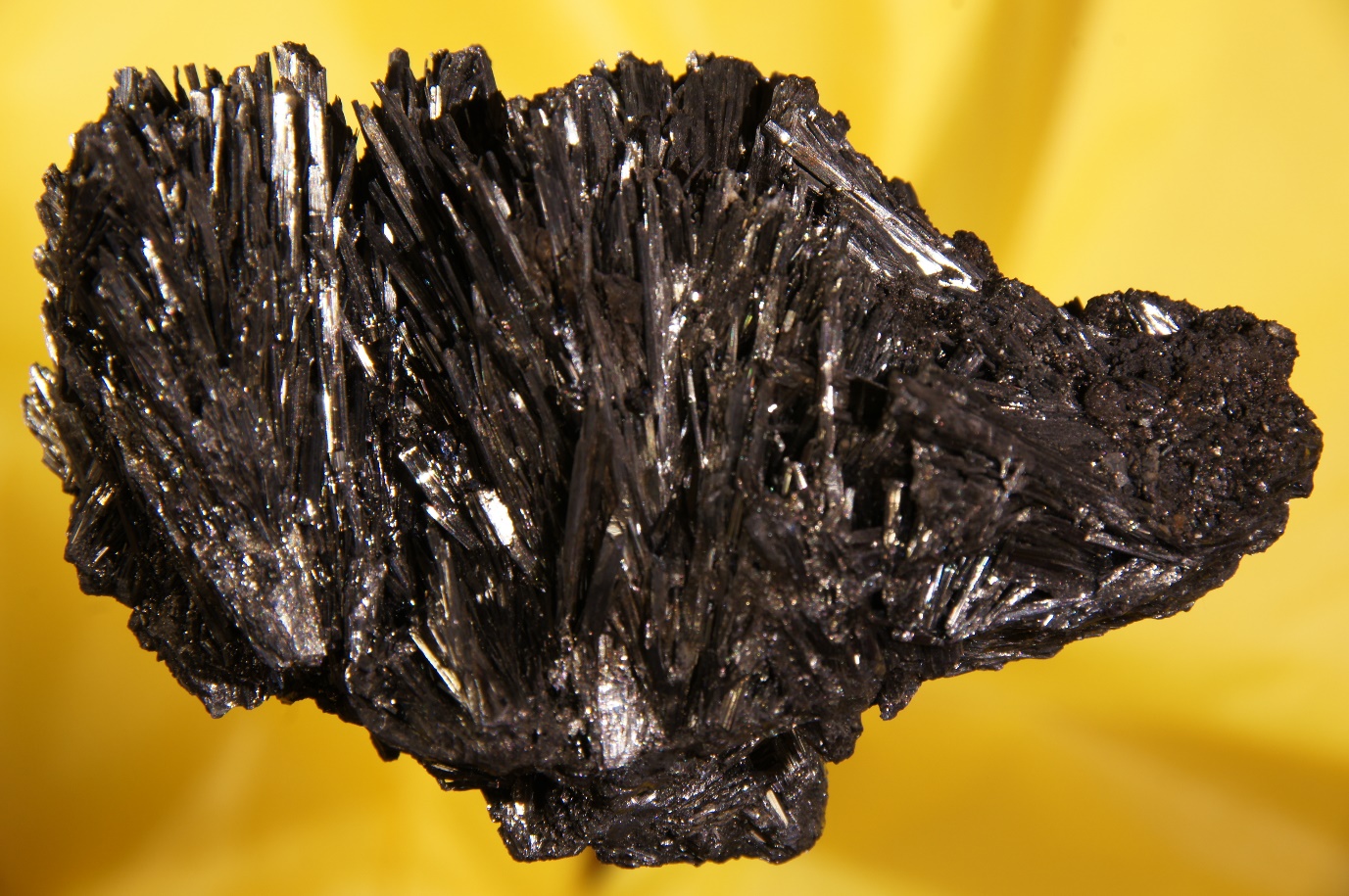C:\Users\ELENA VINDEL\Documents\MINERALES CONCURSO ELEKTRA\ESTIBINA.JPG