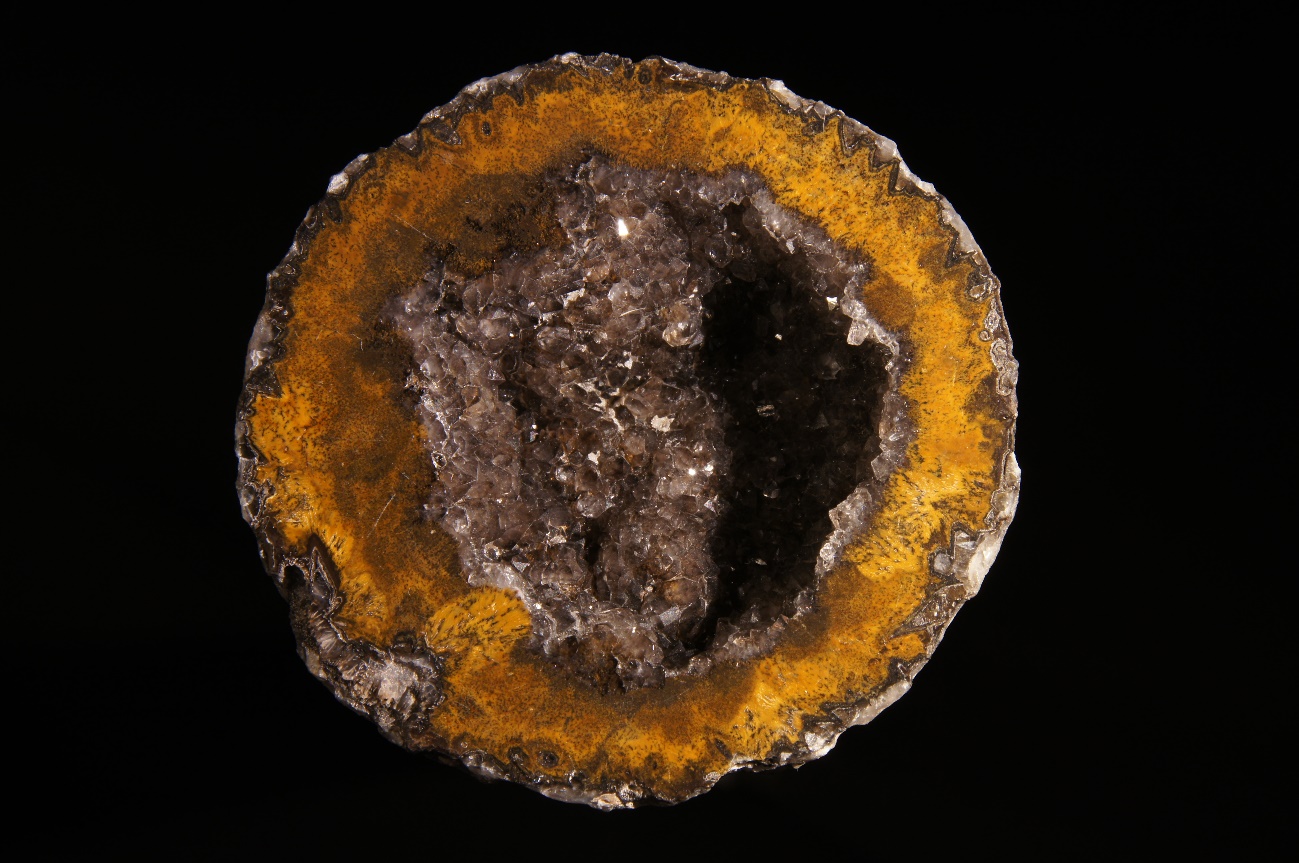 G:\2_FOTOS\MINERALES CONCURSO ELEKTRA\44 Geoda con cuarzo.jpg.JPG