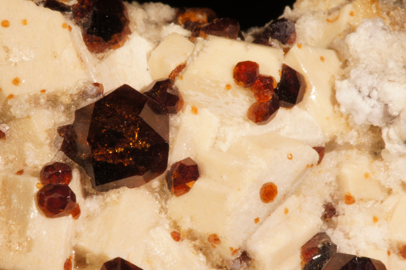 G:\2_FOTOS\MINERALES CONCURSO ELEKTRA\GROSULARIA-ORTOSA.JPG